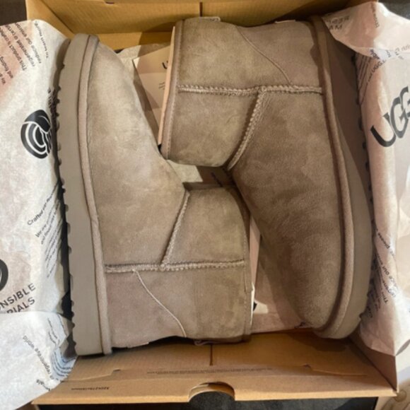 UGG boots - Picture 1 of 4